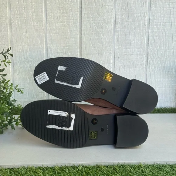 Stuart Weitzman
Women's Brown Cline Sleek Chelsea
Boot Brown size 8 fits 7.5 New - Picture 11 of 15